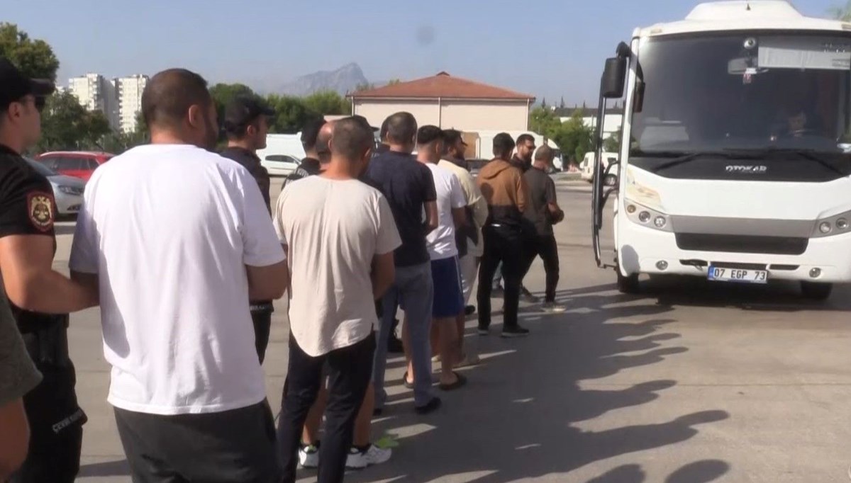 1 haftada 490 aranan şahıs yakalandı 1 haftada 490 aranan şahıs yakalandı