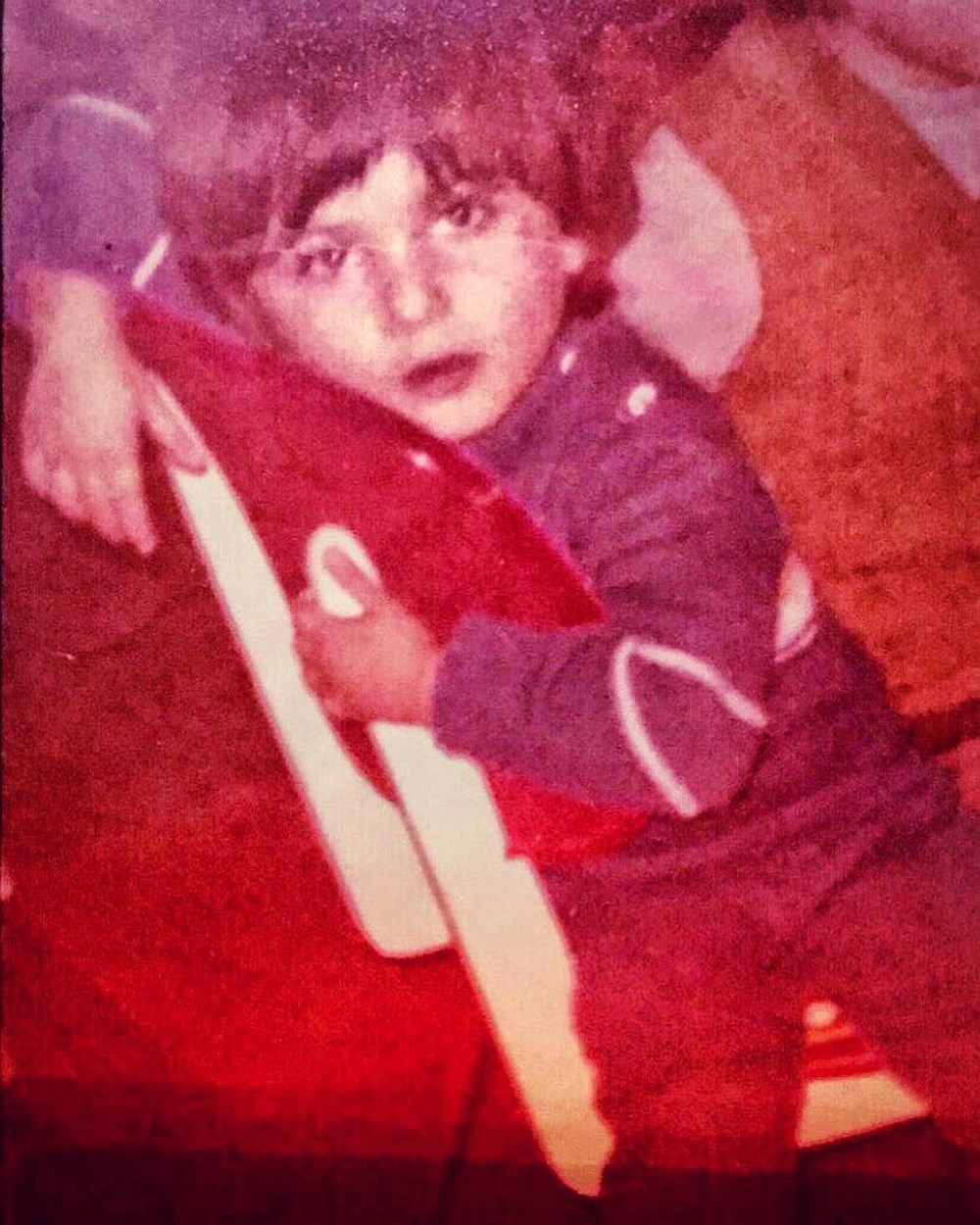 Su Burcu Yazgı Coşkun'dan nostaljik kare (Ünlülerin çocukluk ve gençlik halleri) - 459