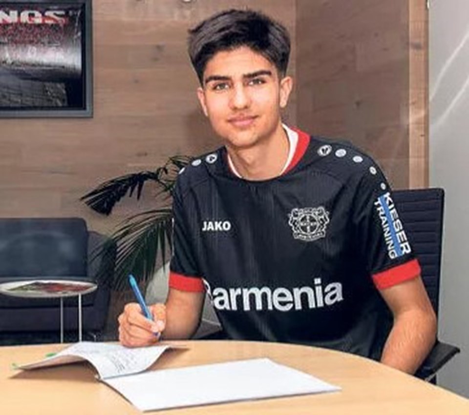 16 yaşındaki Türk yıldız adayı Zidan Sertdemir'i Bayer Leverkusen kaptı - 1
