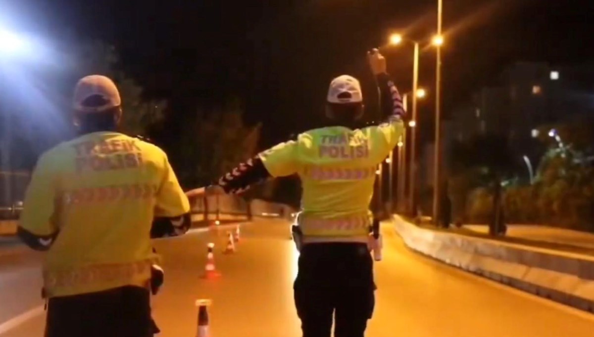 1 haftada 240 sürücüye 'çakar' cezası 1 haftada 240 sürücüye 'çakar' cezası