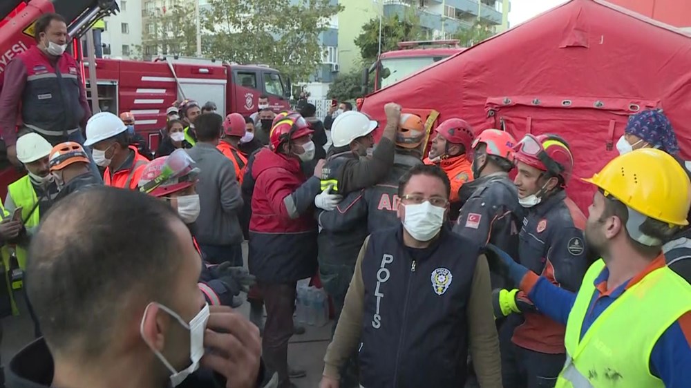 İzmir'de deprem sonrası enkaz altındakiler için zamana karşı yarış (65'inci saatte kurtarıldı) - 5