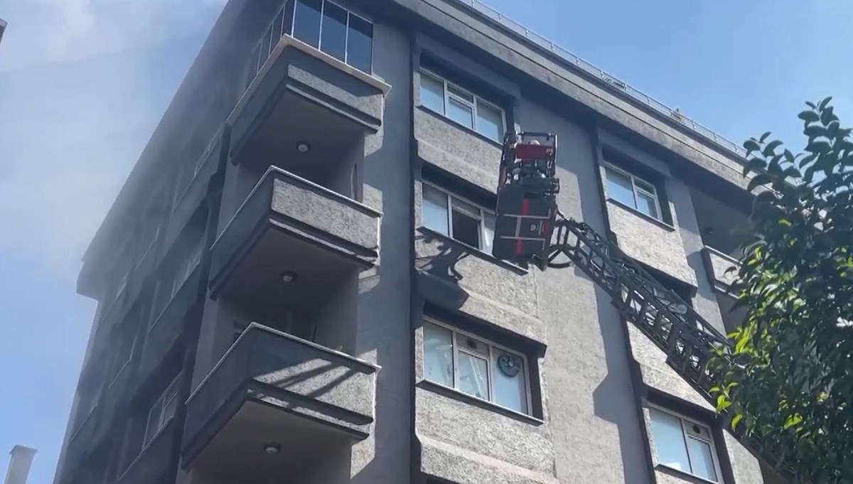 Zeytinburnu'nda aparman yangını Zeytinburnu'nda aparman yangını