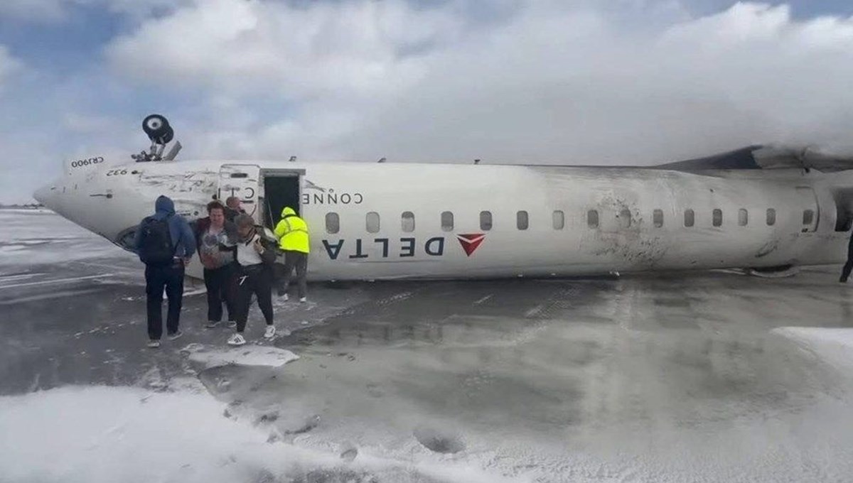 Kanada'da mucize kurtuluş! Uçak ters döndü Kanada'da mucize kurtuluş! Uçak ters döndü