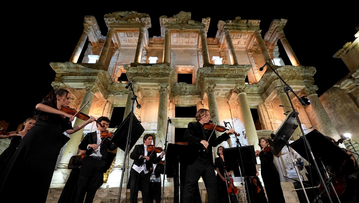 Gece Müzeciliği konserlerinin ilki, Efes Antik Kenti'nde düzenlendi