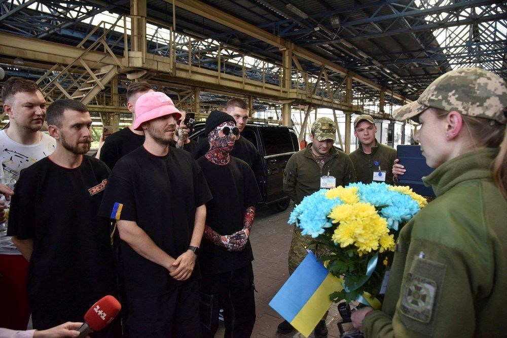 Eurovision'u kazanan Ukraynalı müzik grubu Kalush, kupalarını Ukrayna Savaşı'na destek olmak için sattı - 5