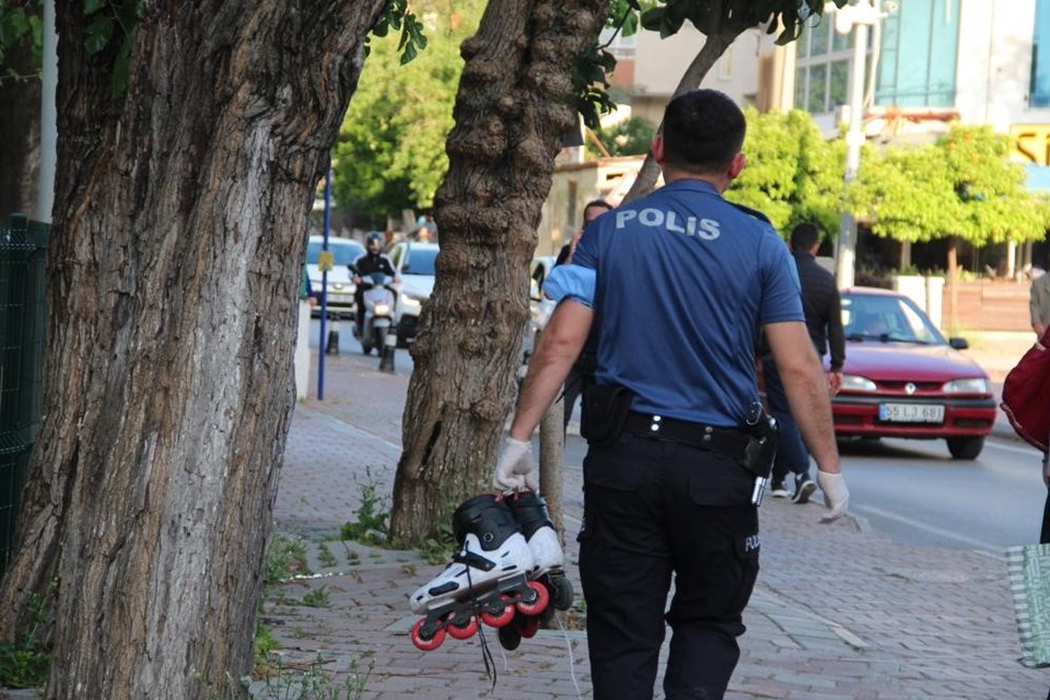Antalya'da otobüsün altında kalan patenli çocuk yaşamını yitirdi - 1
