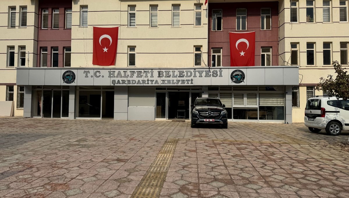 Halfeti Belediyesi önünde polislere taşlı saldırı: 8 kişi daha yakalandı