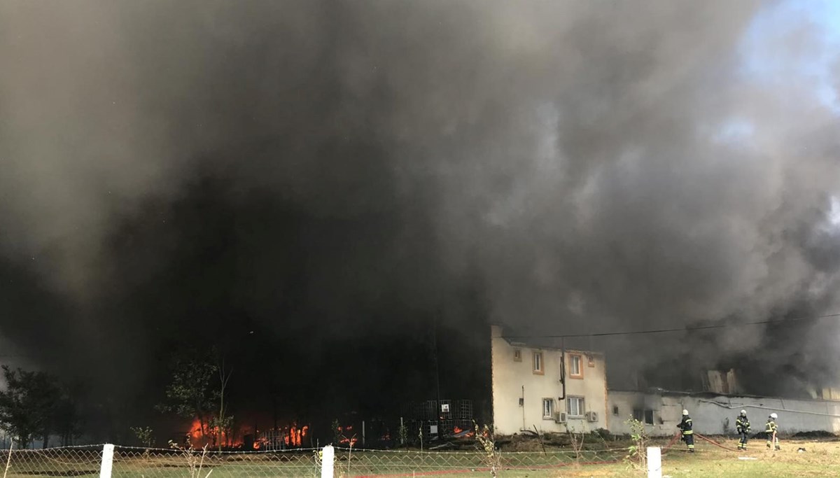 Tekirdağ’da fabrika yangını: Dumanlar gökyüzünü kapladı