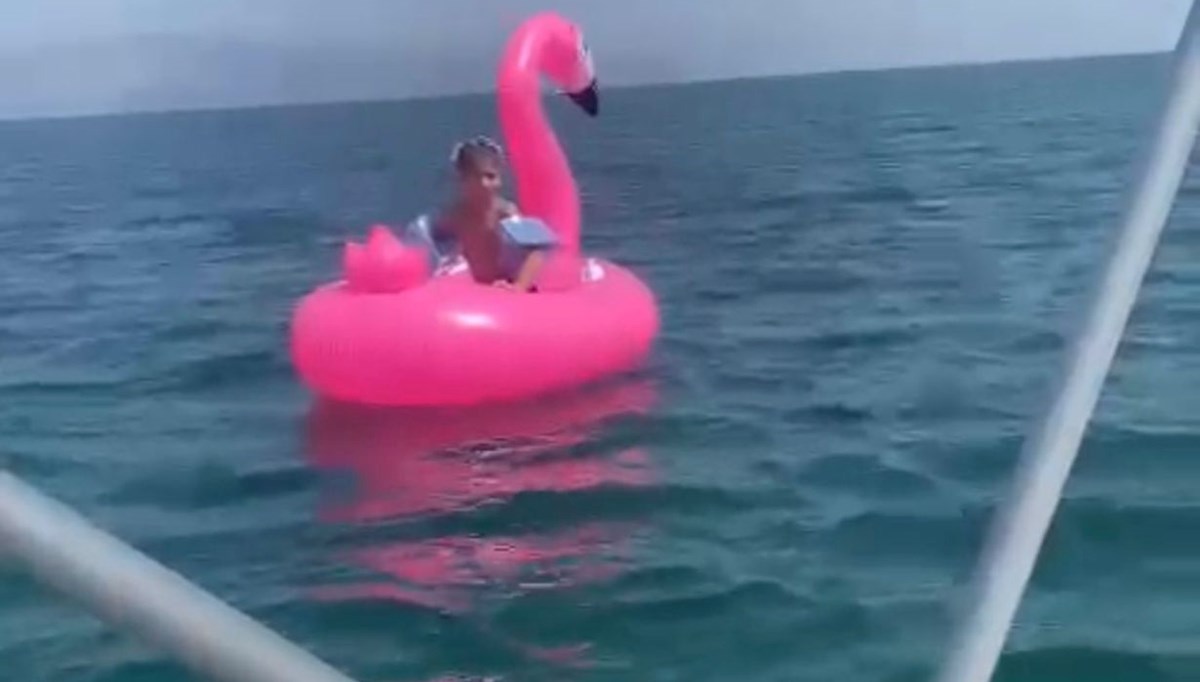 Deniz simidiyle 700 metre sürüklendi! 7 yaşındaki çocuk böyle kurtarıldı Deniz simidiyle 700 metre sürüklendi! 7 yaşındaki çocuk böyle kurtarıldı