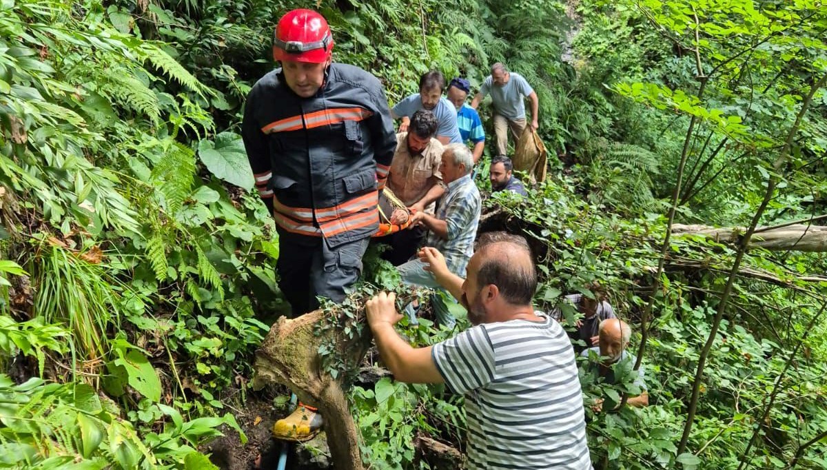 Trabzon'da uçuruma düşen yaşlı kadın kurtarıldı