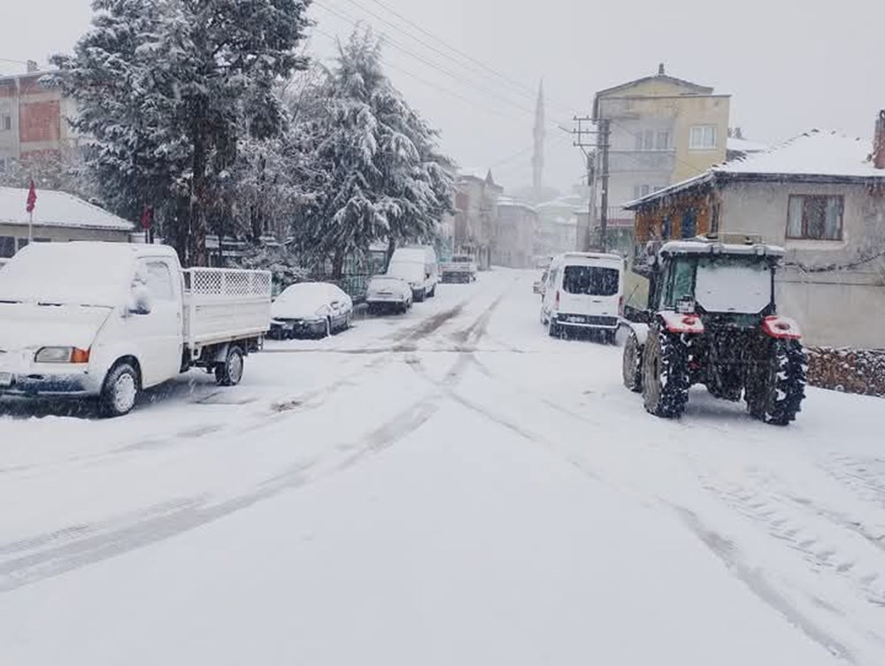 Ulaşıma kar engeli: Araçlar yolda kaldı, kazalar nedeniyle trafik durdu - 14