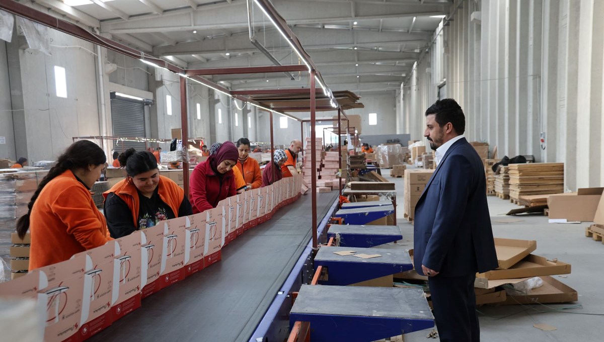 Eşinin 1 adet bileziğini bozdurup fabrika sahibi oldu: Şimdi 750 personeli var Eşinin 1 adet bileziğini bozdurup fabrika sahibi oldu: Şimdi 750 personeli var