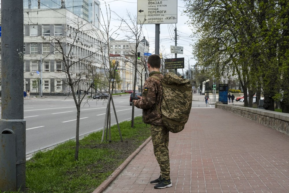 Savaşın gölgesindeki Ukrayna'nın başkenti Kiev'in caddeleri canlanmaya başladı - 42