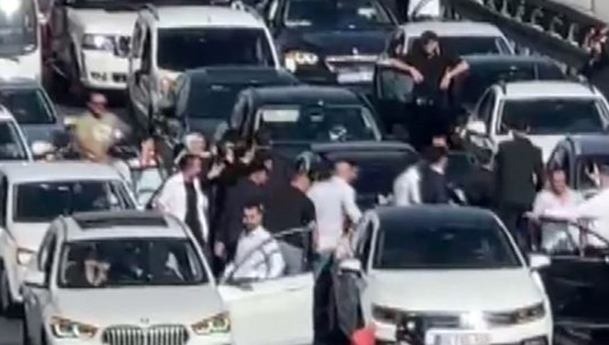 İstanbul’da E-5’i kilitleyen halay İstanbul’da E-5’i kilitleyen halay