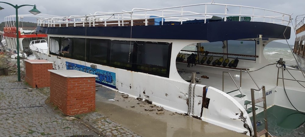 Ayvalık'ta fırtına: 20 tekne battı - 10