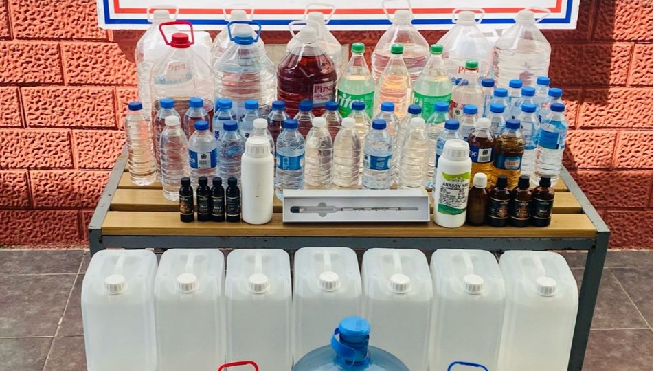 İzmir'de 8 ton etil alkol yakalandı