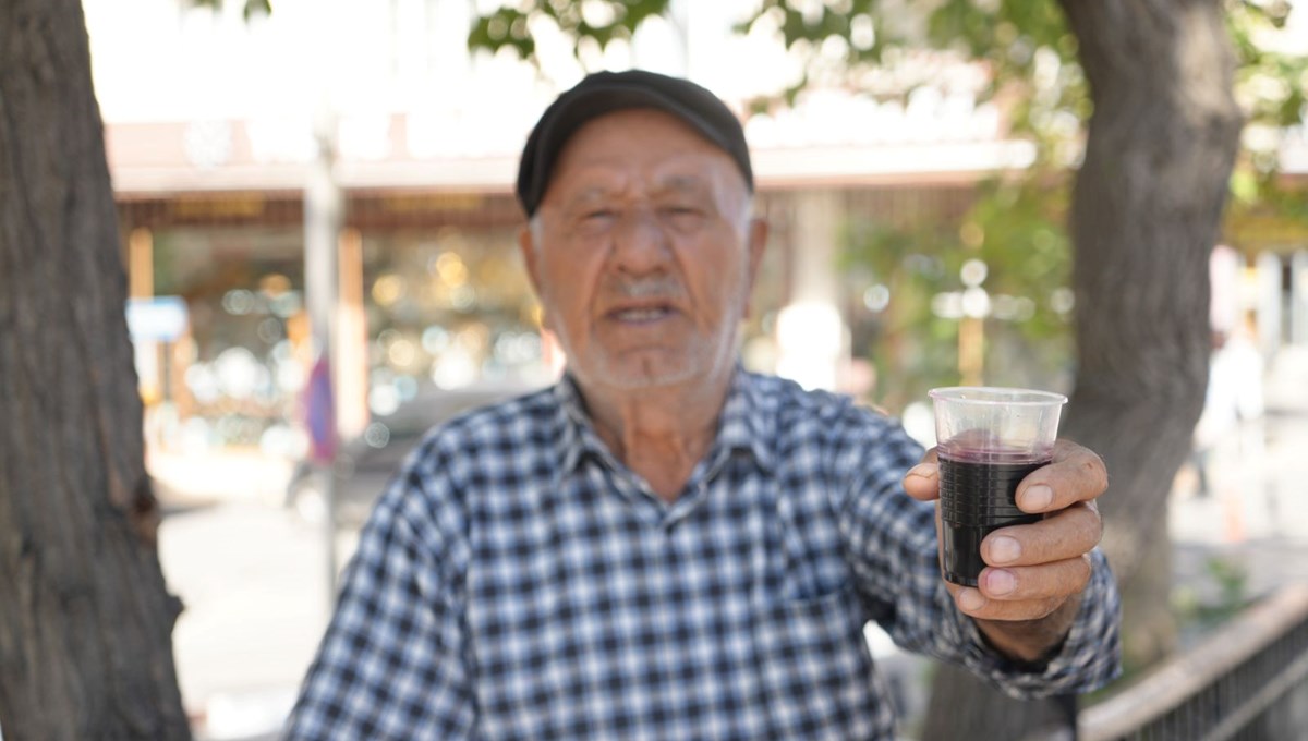Halk arasında iltihaba iyi geldiği söyleniyor: 40 yıldır günlük olarak hazırlıyor Halk arasında iltihaba iyi geldiği söyleniyor: 40 yıldır günlük olarak hazırlıyor