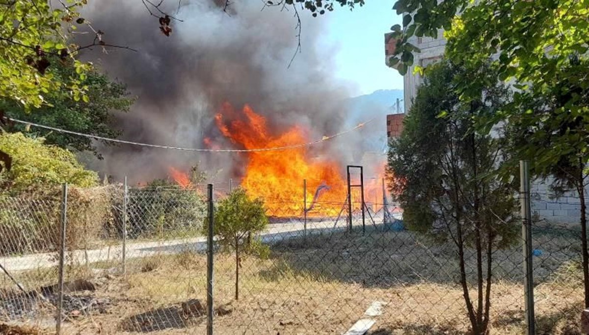 Bursa'da baraka yangını Bursa'da baraka yangını