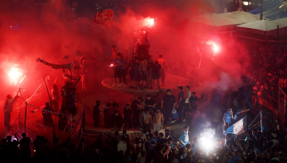 Napoli'nin kutlamalarında onlarca yaralı var