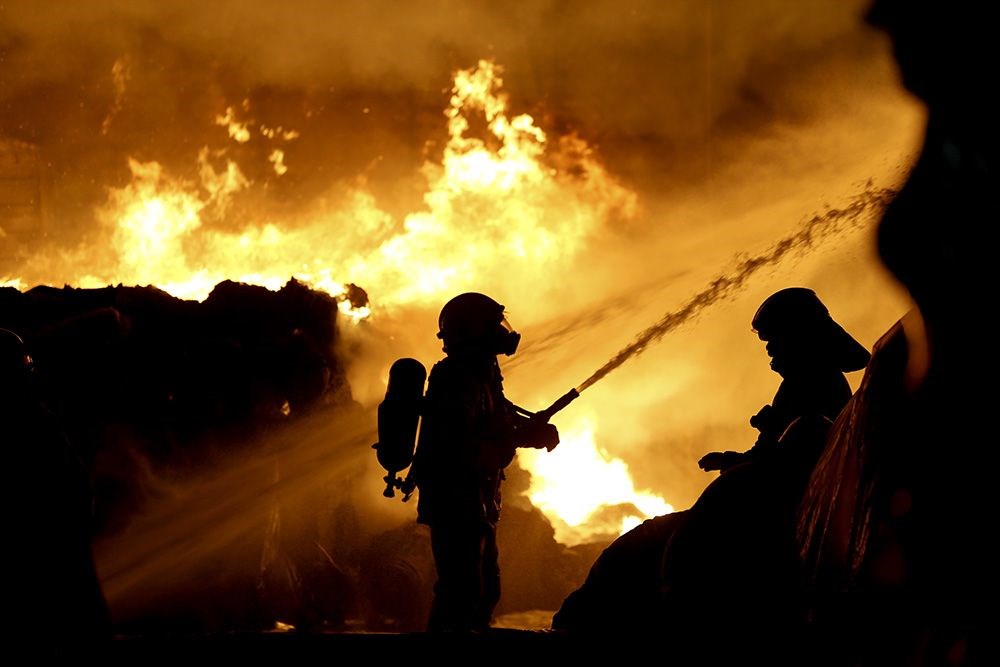 Breaking to the fire. Who to Call when a Fire Breaks out