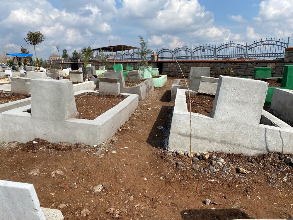 Diyarbakır’da yağmur sonrası depremzedelerin mezarları çöktü - 5