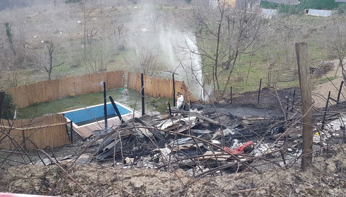 Sapanca'da bungalov yangını: 2 ölü Sapanca'da bungalov yangını: 2 ölü