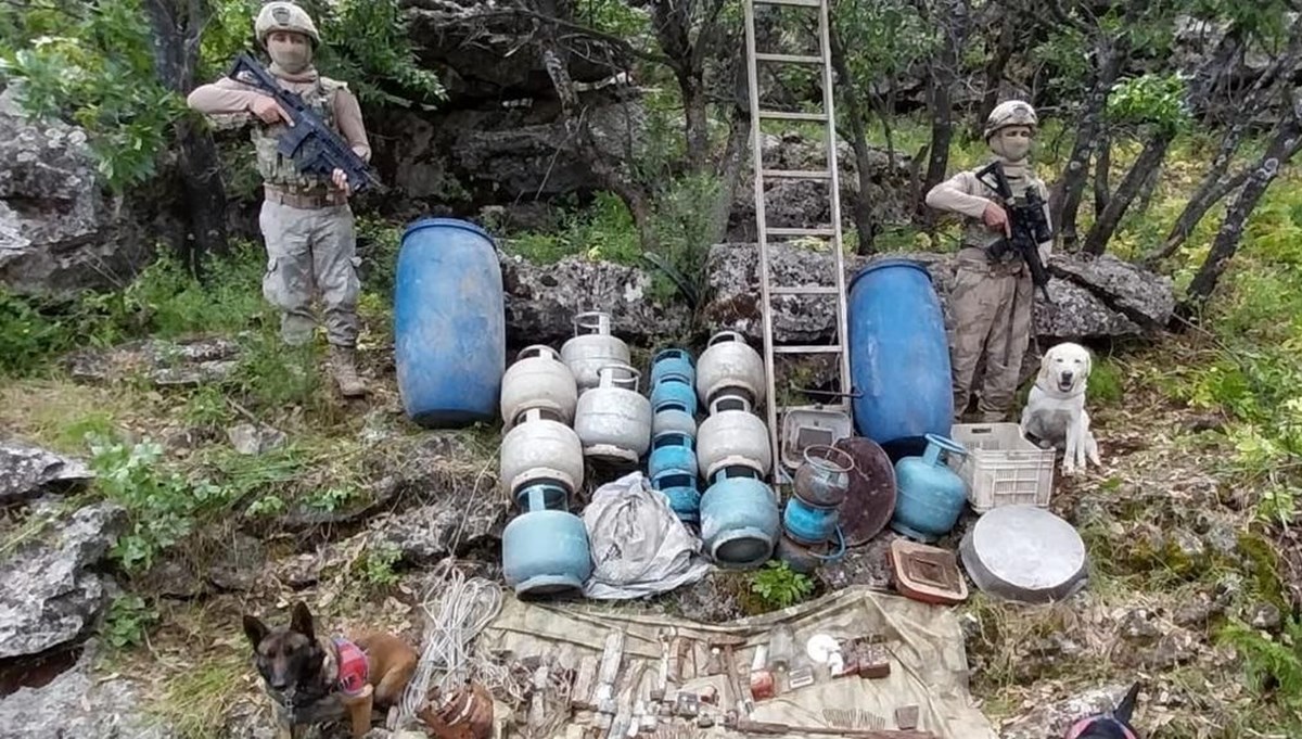 Elazığ'da teröristlere ait silah, mühimmat ve yaşam malzemesi ele geçirildi