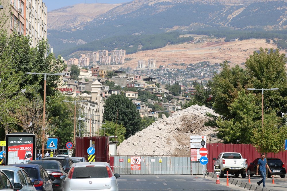 Dünyanın en saçma binasının enkazı da dert oldu - 7