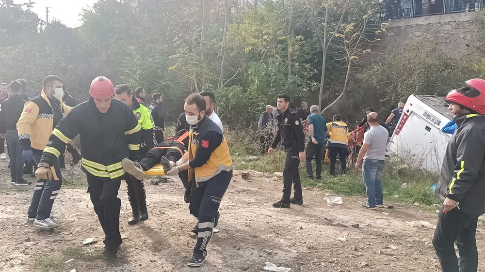 Kocaeli'de öğrenci servisi dereye uçtu: 2 ölü, 20 yaralı - 6