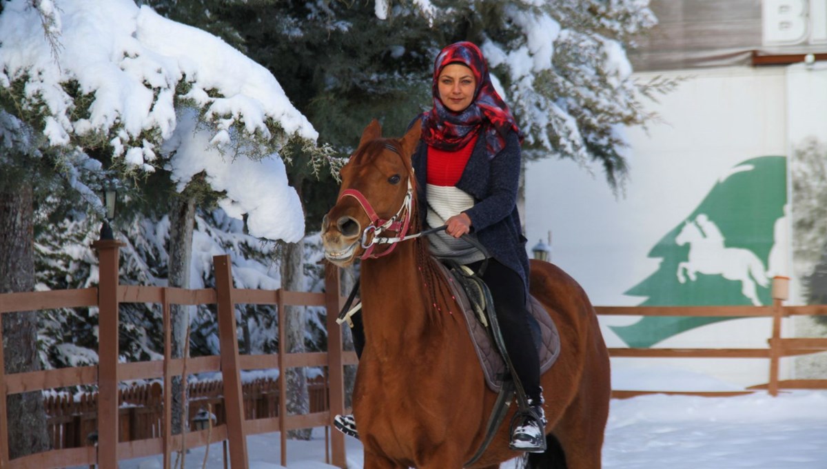 'Yapamazsın' diyenlere inat Elazığ'ın tek kadın seyisi oldu