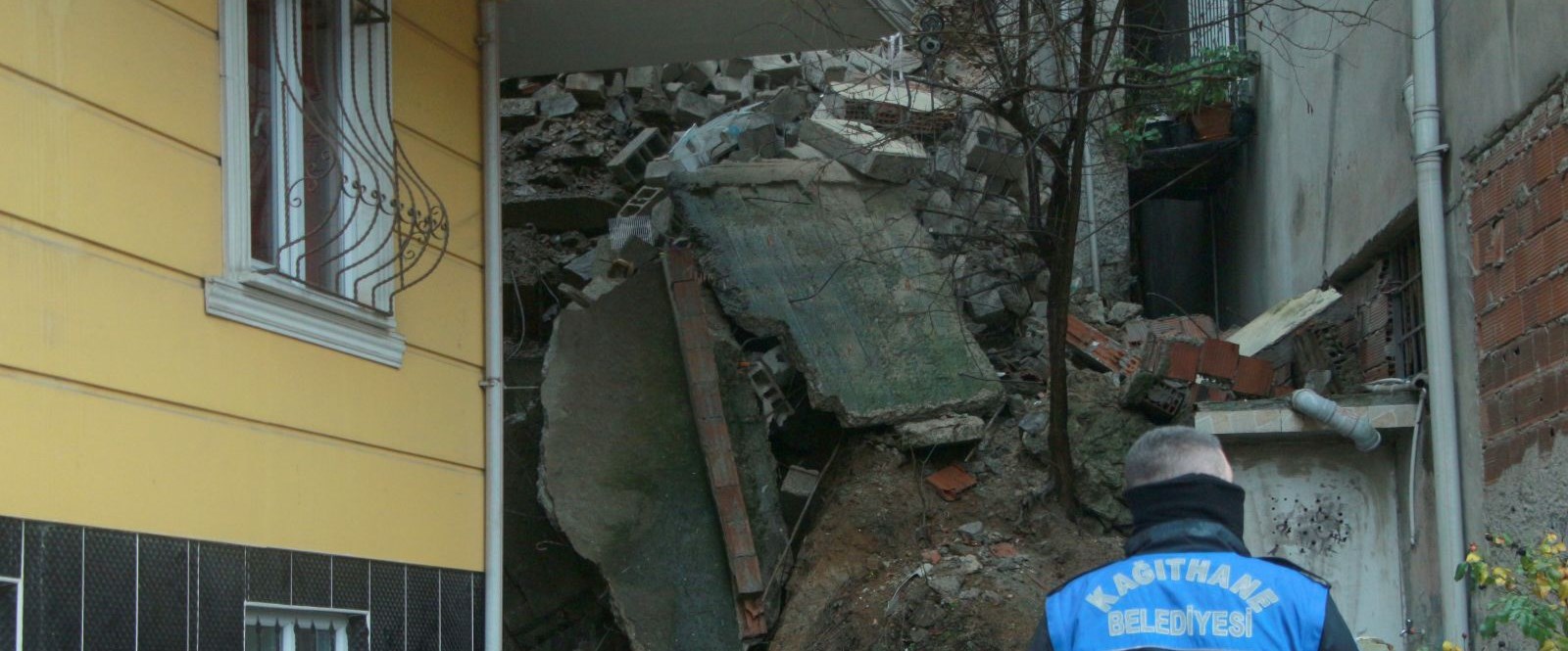 Kağıthane�de istinat duvarı çöktü Son Dakika Türkiye Haberleri NTV