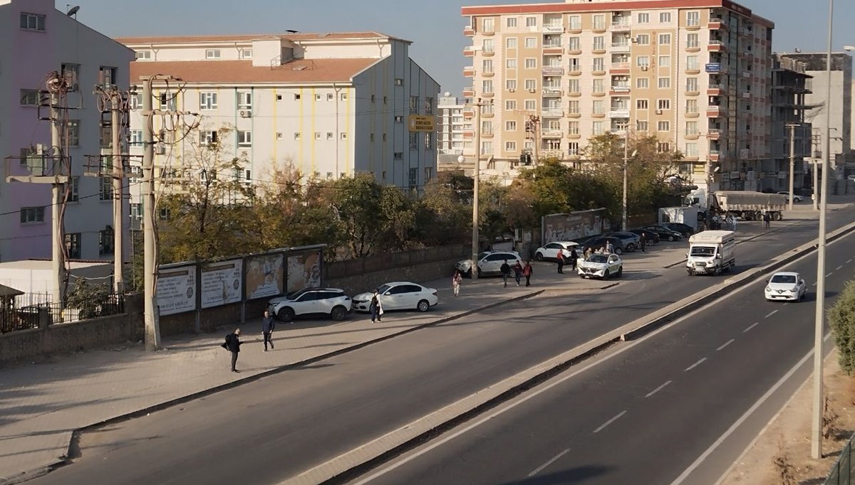 Öğretmen otomobiliyle kaldırımda yürüyen kız öğrenciye çarptı