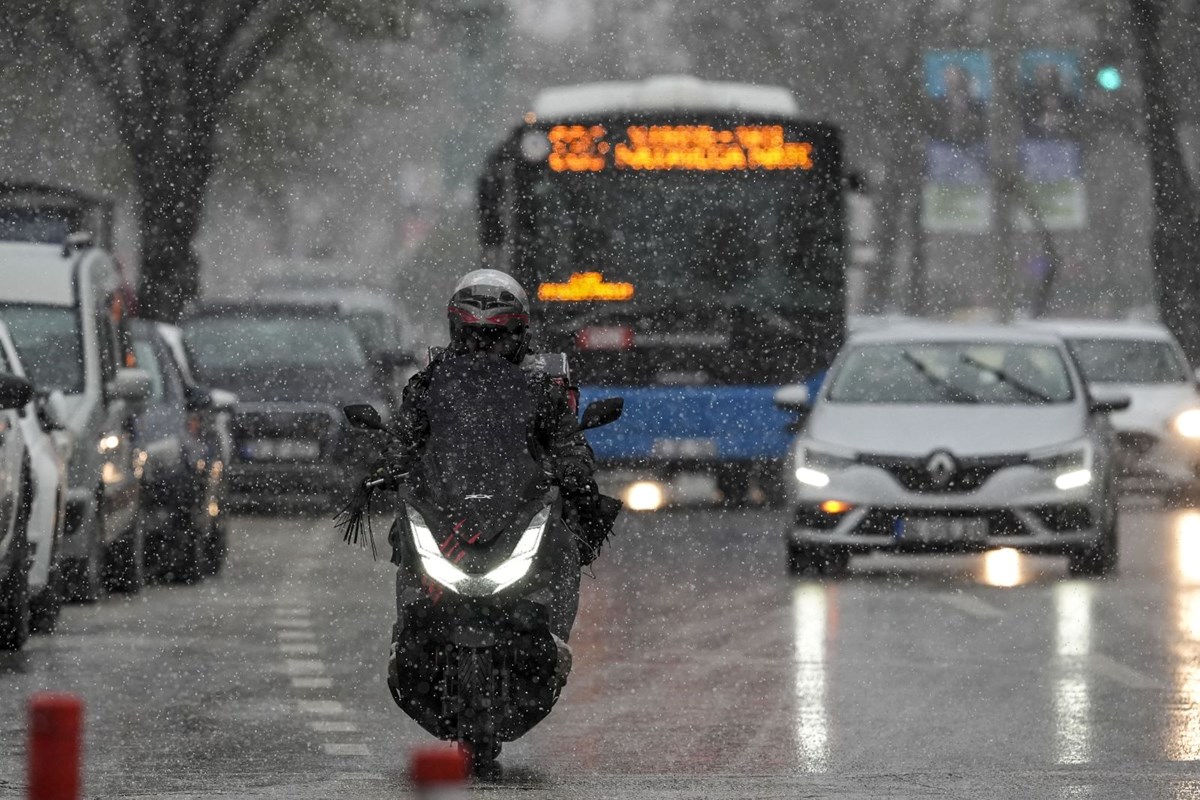 Hafta sonu hava nasıl olacak? Batıda sıcaklıklar artıyor, doğuda kar var (İstanbul, Ankara, İzmir hava durumu)