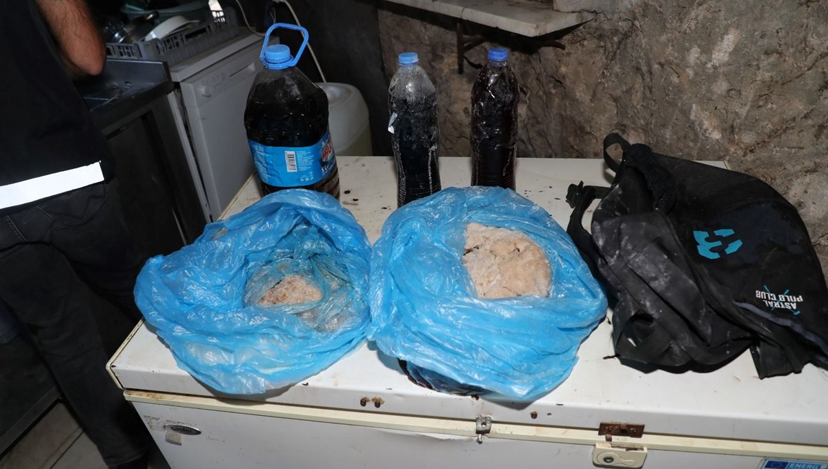 Mersin'de 16 kilo 168 gram sentetik uyuşturucu ele geçirildi Mersin'de 16 kilo 168 gram sentetik uyuşturucu ele geçirildi