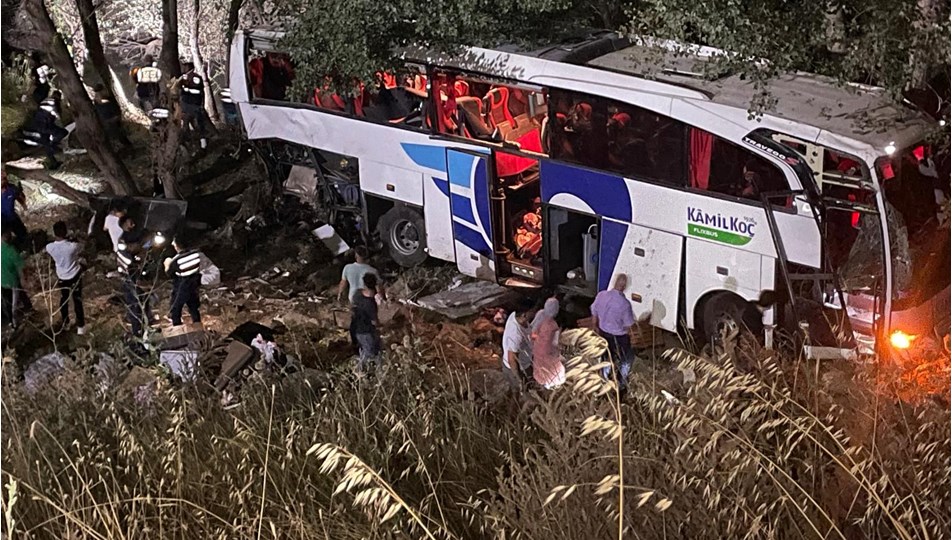 SON DAKİKA HABERİ: Yozgat'ta yolcu otobüsü devrildi: 12 ölü, 19 yaralı