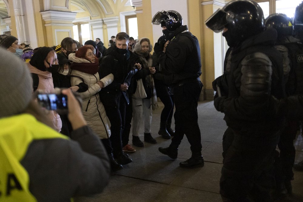 Moskova'da savaş karşıtı 2 anne ve 5 çocuk gözaltına alındı - 6