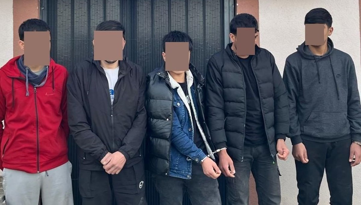 Kırklareli’nde 6 kaçak göçmen yakalandı, 4 şüpheli gözaltına alındı Kırklareli’nde 6 kaçak göçmen yakalandı, 4 şüpheli gözaltına alındı