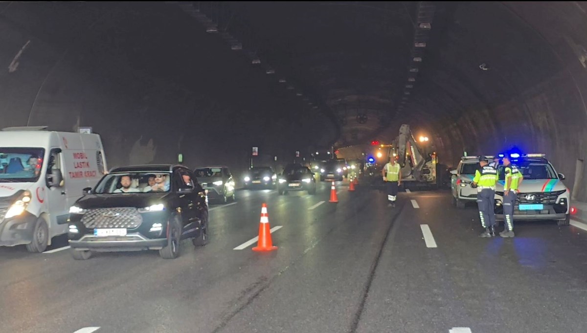 Kuzey Marmara Otoyolu'nda tır devrildi