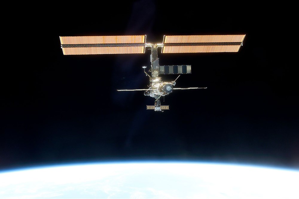 Russian cosmonauts discover new cracks on International Space Station - 4