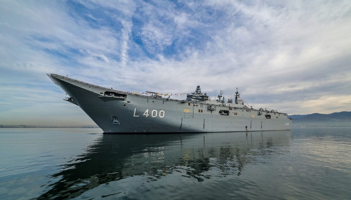 Ziyaretçilerin yoğun ilgi gösterdiği TCG Anadolu Kocaeli'den ayrıldı Ziyaretçilerin yoğun ilgi gösterdiği TCG Anadolu Kocaeli'den ayrıldı
