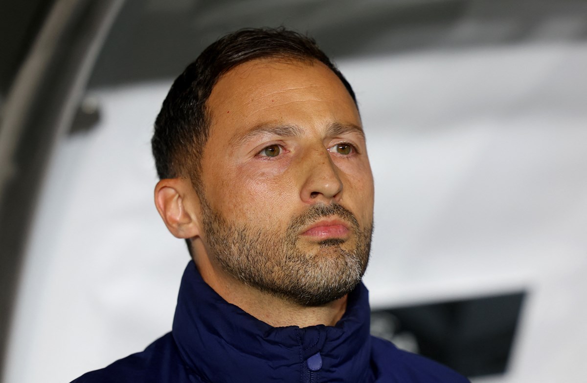Fenerbahçe Teknik Direktörü Domenico Tedesco, Stuttgart maçında kulübedeki yerini aldı.