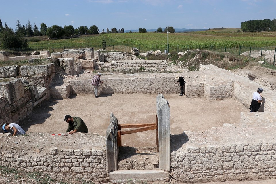 'İkinci Efes'te Roma hamamı kalıntıları gün yüzüne çıkarıldı - 1