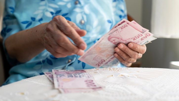 16 milyon emekliyi ilgilendiriyor: Bayram ikramiyesi ve promosyonlar ne kadar artacak?