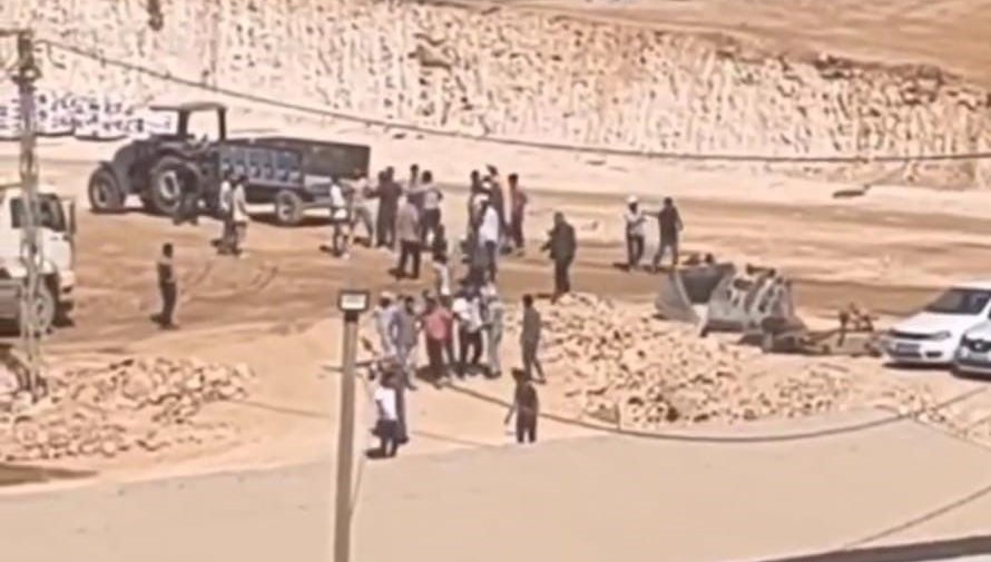 Şanlıurfa'da inşaat işçilerinin taşlı sopalı kavgası kamerada