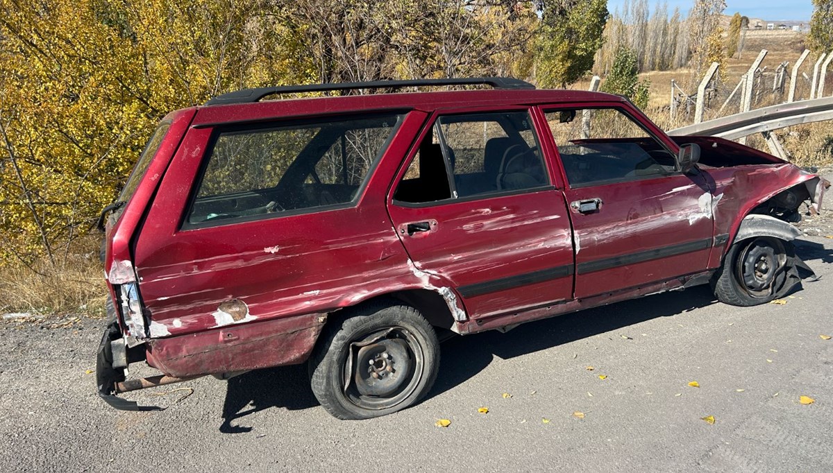 Otomobil bariyerlere çarptı