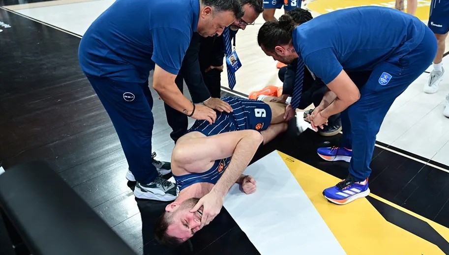 Anadolu Efes'te üzücü sakatlık