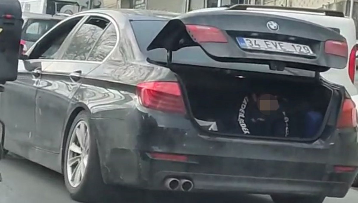 Lüks aracın bagajında yolculuk