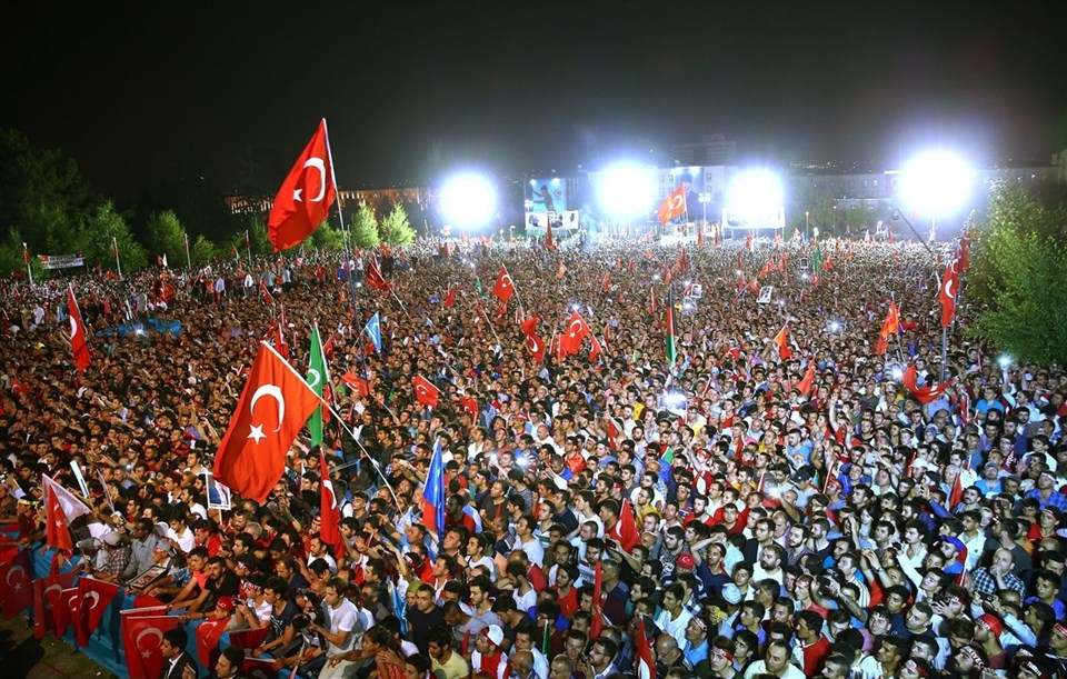 Cumhurbaşkanı Erdoğan: Tankı yumrukla durduran başka bir millet yok - 2