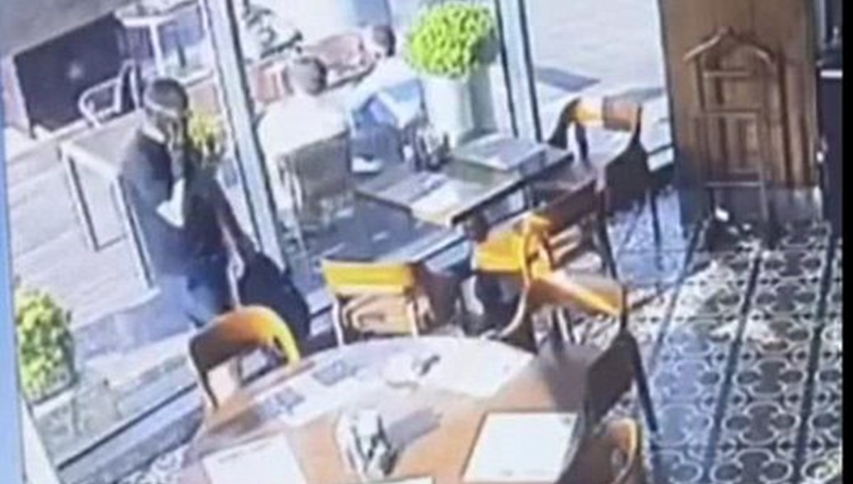 İstanbul'da hırsızların otel lobilerinden çanta çaldıkları anlar kamerada İstanbul'da hırsızların otel lobilerinden çanta çaldıkları anlar kamerada