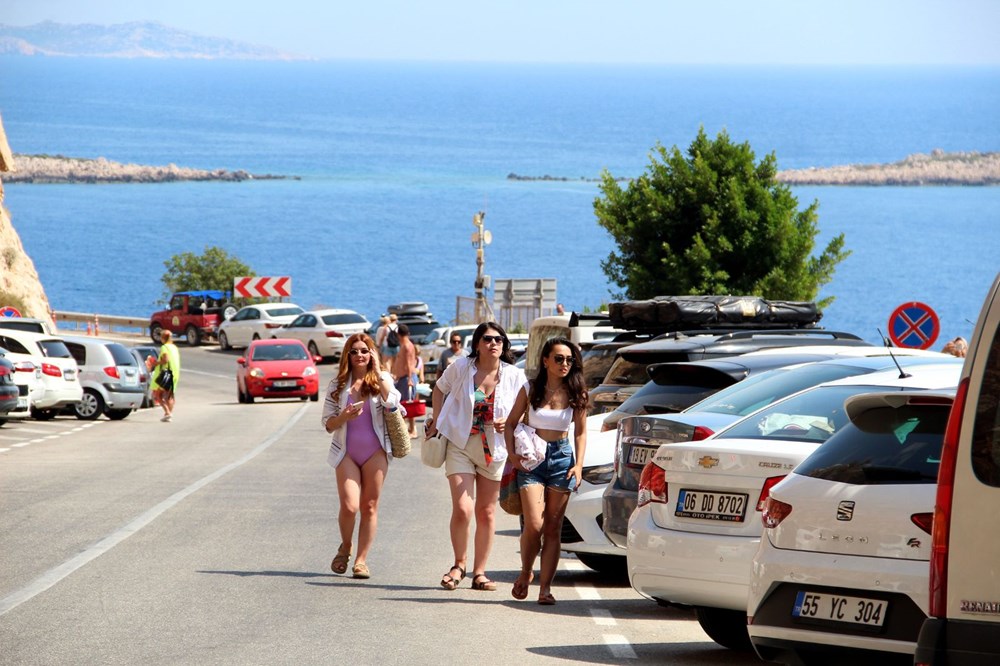 Antalya'nın dünyaca ünlü Kaputaş Plajı'na yoğun ilgi - 3